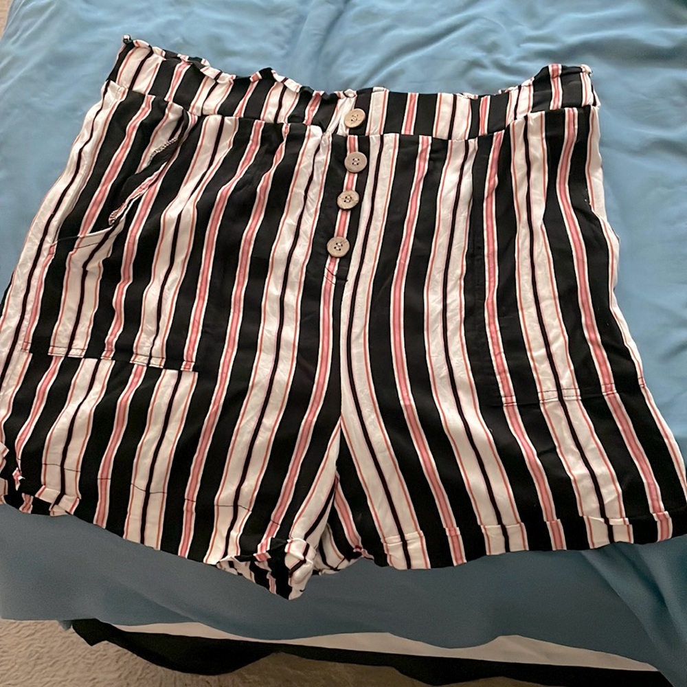 High Waist With Pockets Shorts, Button Up